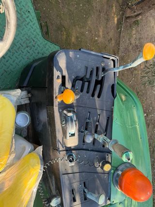Tractor John Deere con pala ,gabinay vibro
