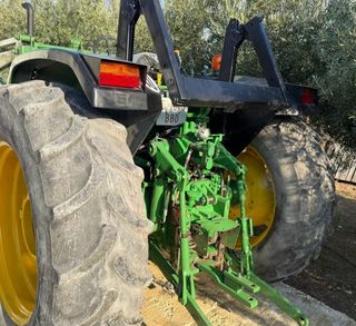 Tractor John Deere con pala ,gabinay vibro