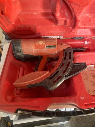 Clavadora Hilti GX100