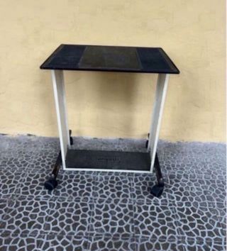 Mesa auxiliar Olivetti