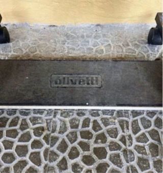 Mesa auxiliar Olivetti