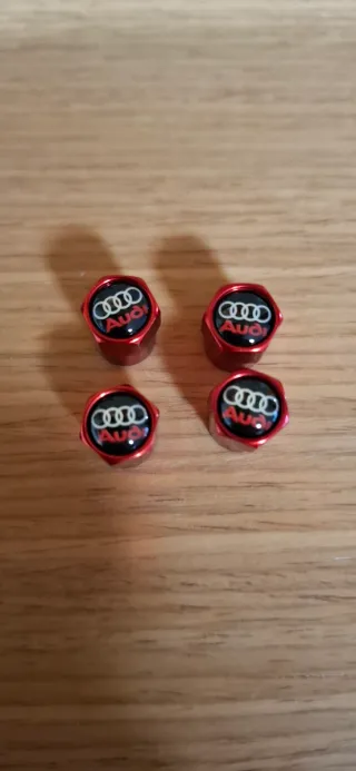 Tapones de válvula Audi rojos