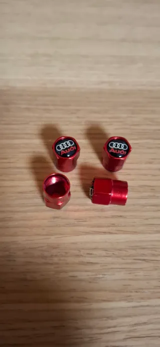 Tapones de válvula Audi rojos