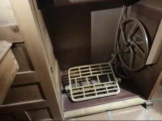 2 Máquinasde coser Sigma antigua con mueble