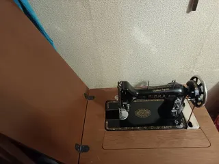 2 Máquinasde coser Sigma antigua con mueble