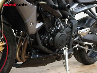 TRIUMPH STREET TRIPLE 675