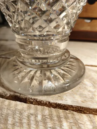 Antiguo jarrón de cristal tallado