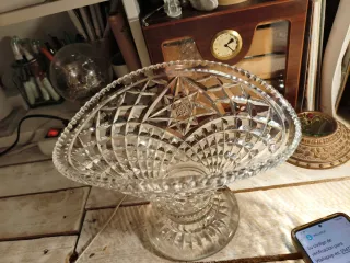 Antiguo jarrón de cristal tallado