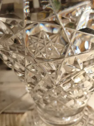 Antiguo jarrón de cristal tallado