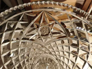 Antiguo jarrón de cristal tallado