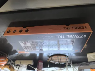 Teclado gamer Krom Kernel TKL RGB Nuevo