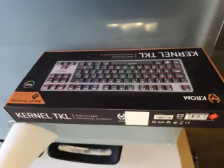Teclado gamer Krom Kernel TKL RGB Nuevo