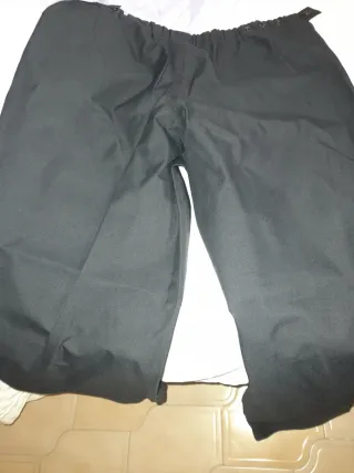 Un Pantalón y un  Mono de esquí, dos prendas, HEAV