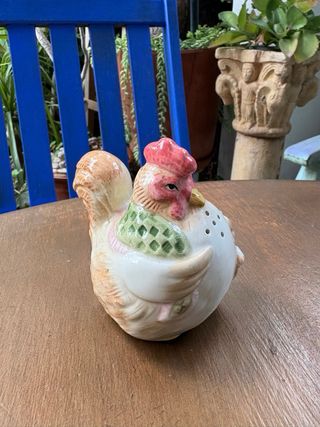 GALLINA SALERO PIMENTERO.