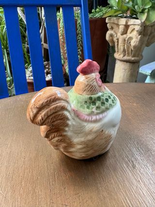 GALLINA SALERO PIMENTERO.