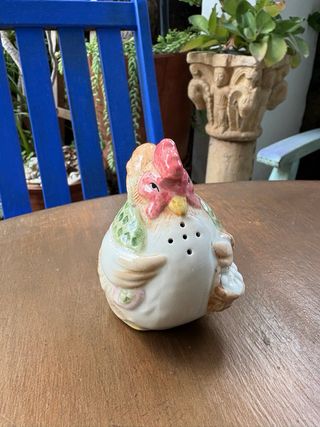 GALLINA SALERO PIMENTERO.