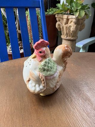 GALLINA SALERO PIMENTERO.