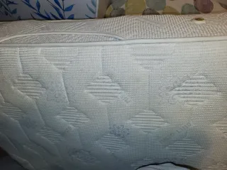 Somier con patas y colchón 90x190