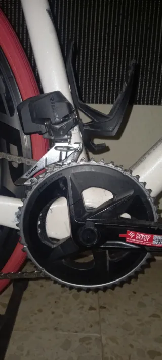 Bicicleta de carretera + rodillo de equilibrio