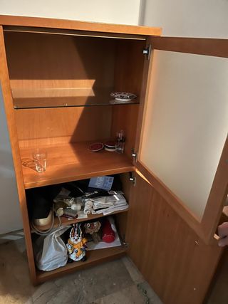 Vitrina de madera y cristal