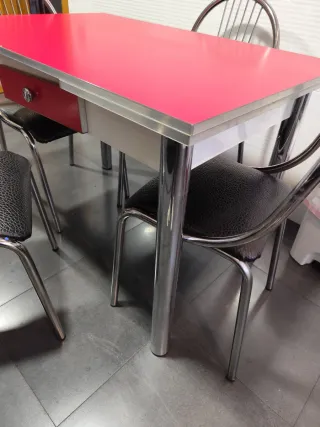 Mesa y 4 sillas de cocina acero