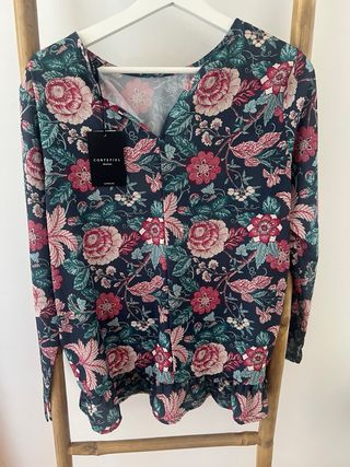 Blusa de chica. Marca Cortefiel. Talla L.