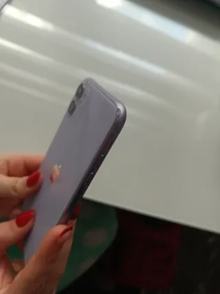 iPhone 11 morado.