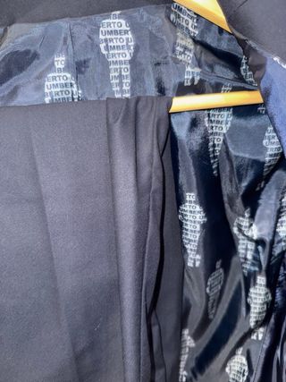 Traje de smoking Umberto negro y rosa