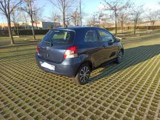 Toyota Yaris año 2011 etiqueta C, 1 propietario