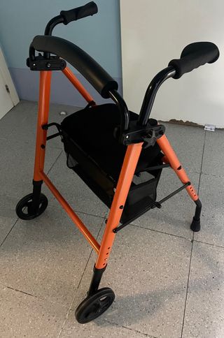 Andador para adultos , plegable con asiento.