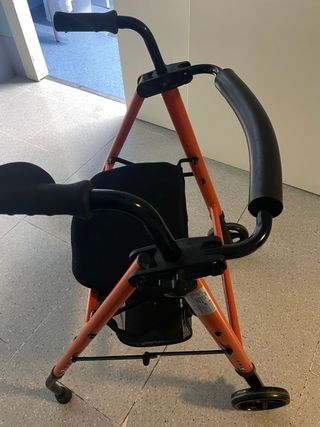 Andador para adultos , plegable con asiento.