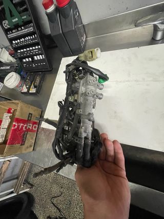 Corpo Injeção Fazer 600 (2004-2008)