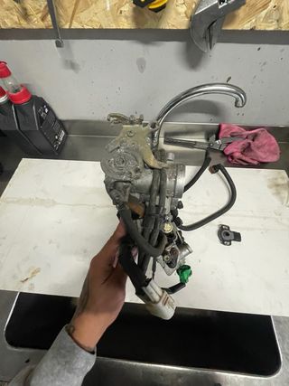 Corpo Injeção Fazer 600 (2004-2008)