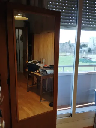 Armario provenzal madera gris con decapado blanco