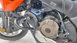 Suzuki V-Strom 1050 XT Roja y Blanca