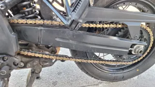 Suzuki V-Strom 1050 XT Roja y Blanca