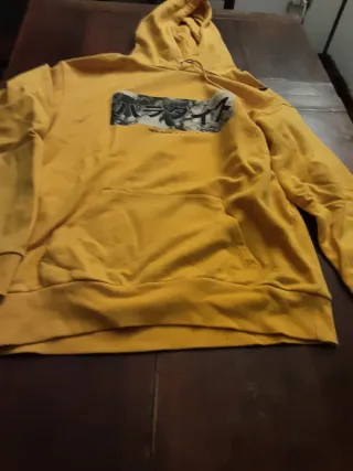 Felpa gialla con stampa giapponese