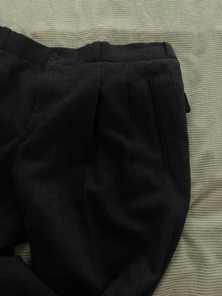 Traje de chaqueta y pantalón negro