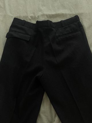 Traje de chaqueta y pantalón negro