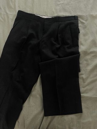 Traje de chaqueta y pantalón negro