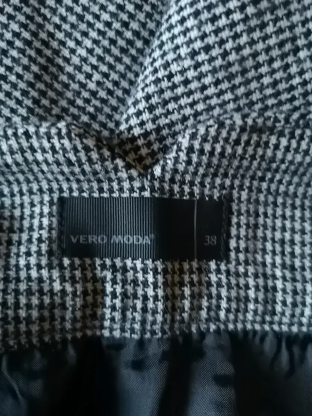 Falda Vero Moda Pata de Gallo Negra y Blanca