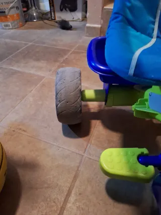 Triciclo infantil azul y verde