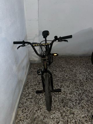 Bicicleta BMX Avigo Negra