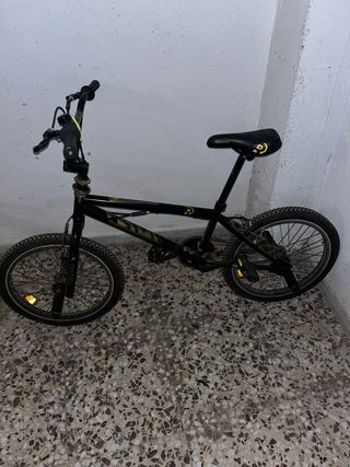 Bicicleta BMX Avigo Negra