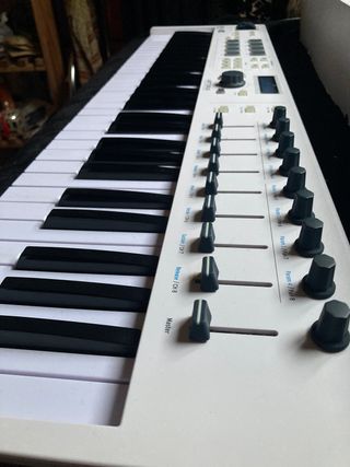 Teclado MIDI Arturia Keylab Essential 61