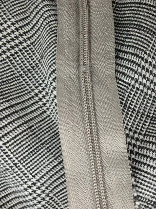 Falda corta a cuadros gris