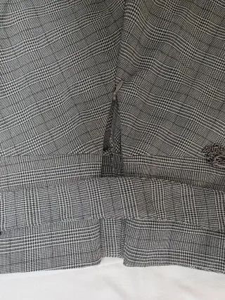 Falda corta a cuadros gris