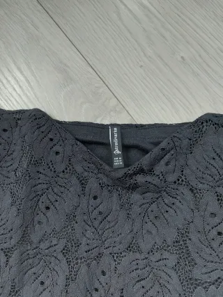 Talla M - Crop Top Encaje Negro Stradivarius