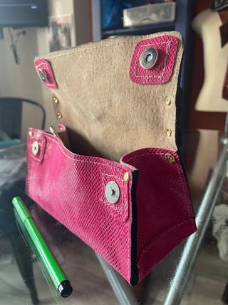 Bolso mini para fiesta en piel genuina fucsia.