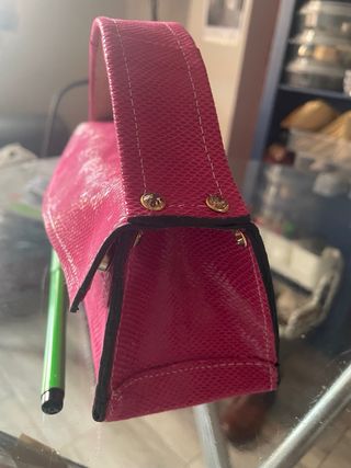 Bolso mini para fiesta en piel genuina fucsia.